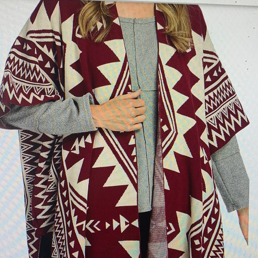 NWOT Beautiful Aztec print knit 4 point hem open Wrap